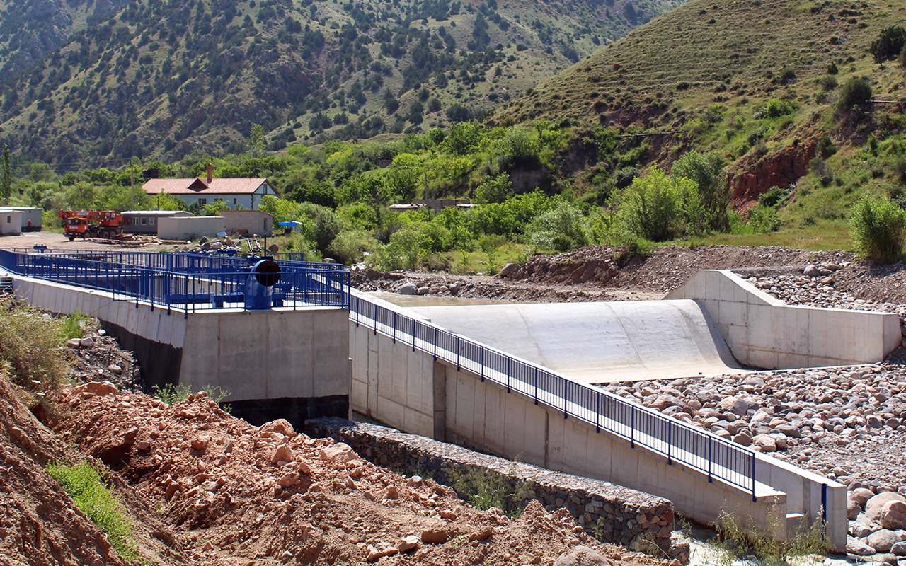 Construction of Vedi Reservoir and Irrigation System